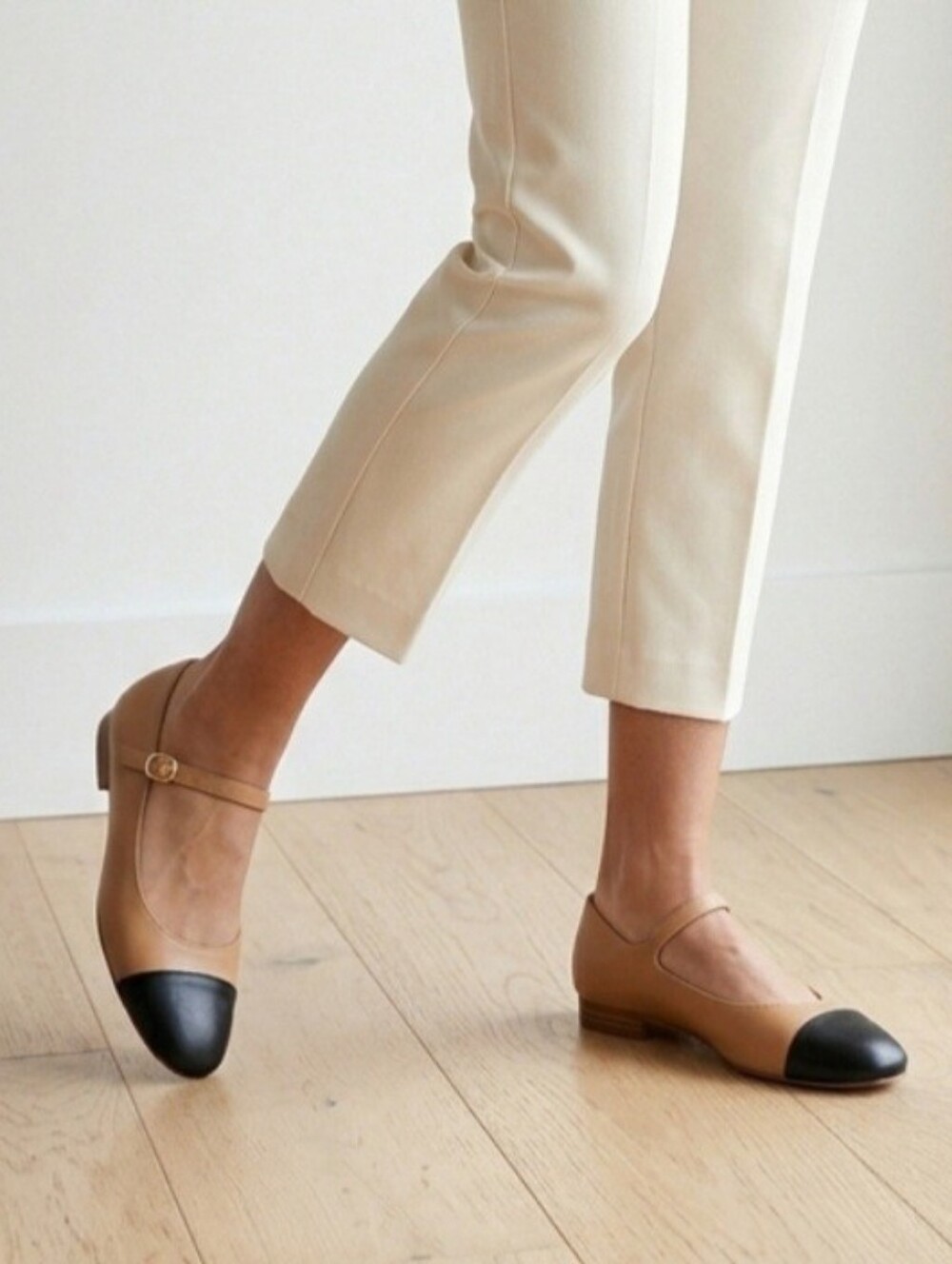 TAHARI Black and Camel Women's Flats